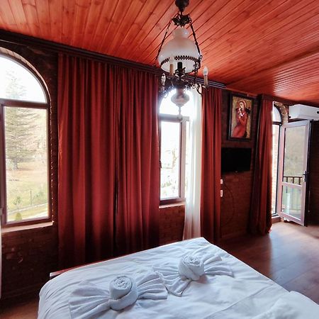 Chateau Chikovani Hotel Gordi Kültér fotó